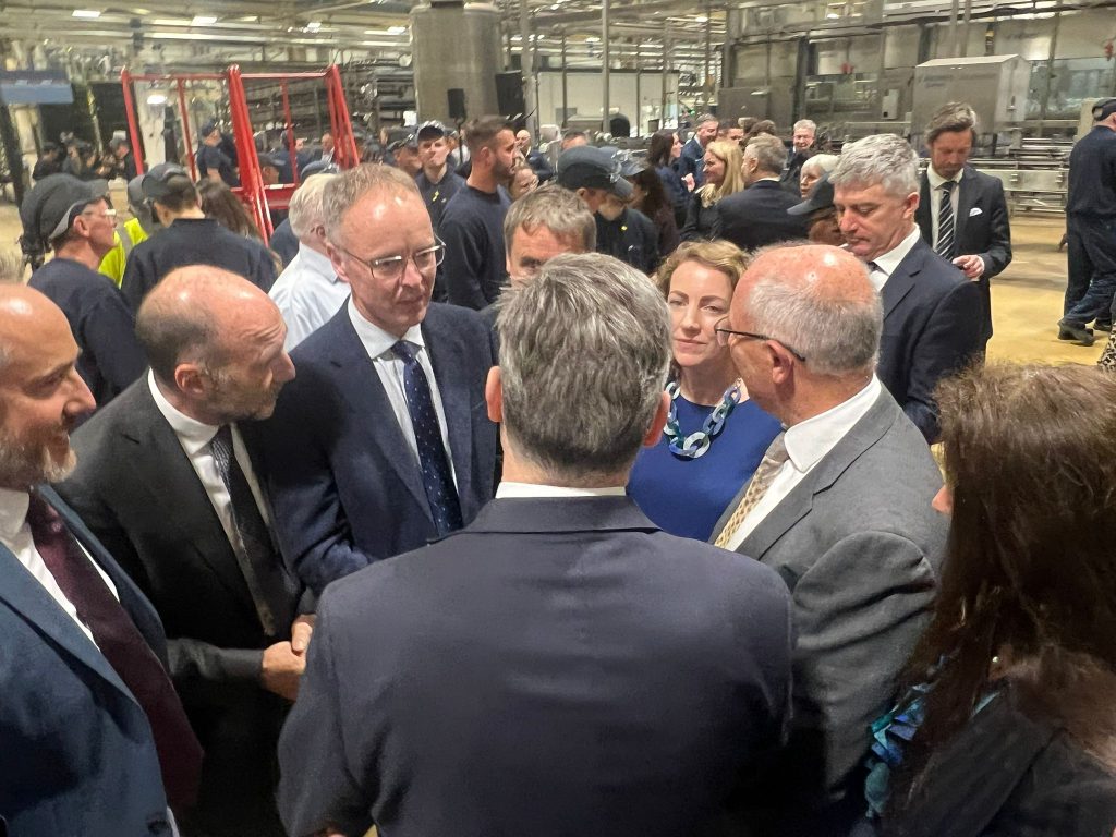 Joe Seifert, CEO - EET Hydrogen and Ruth Herbert, Managing Director, Business Development and Strategic Initiatives - EET with the Prime Minister of the United Kingdom, Sir Keir Starmer.